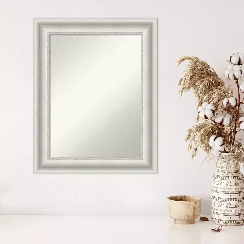 Miroir mural encadré – Cadre blanc orné, 24 x 30 pouces