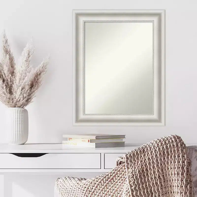 Miroir mural encadré – Cadre blanc orné, 24 x 30 pouces