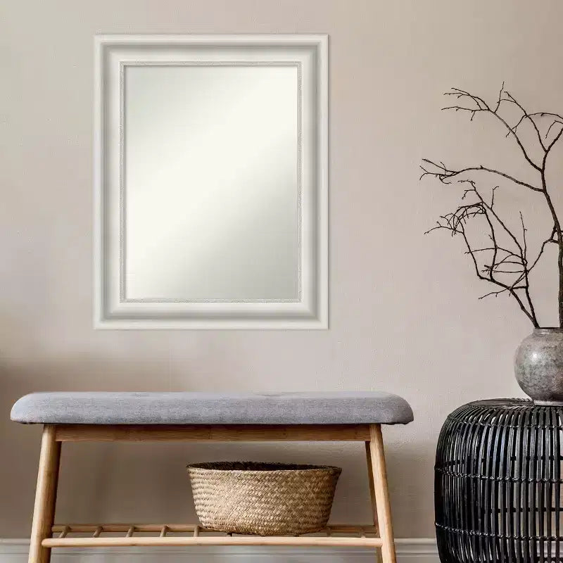 Miroir mural encadré – Cadre blanc orné, 24 x 30 pouces