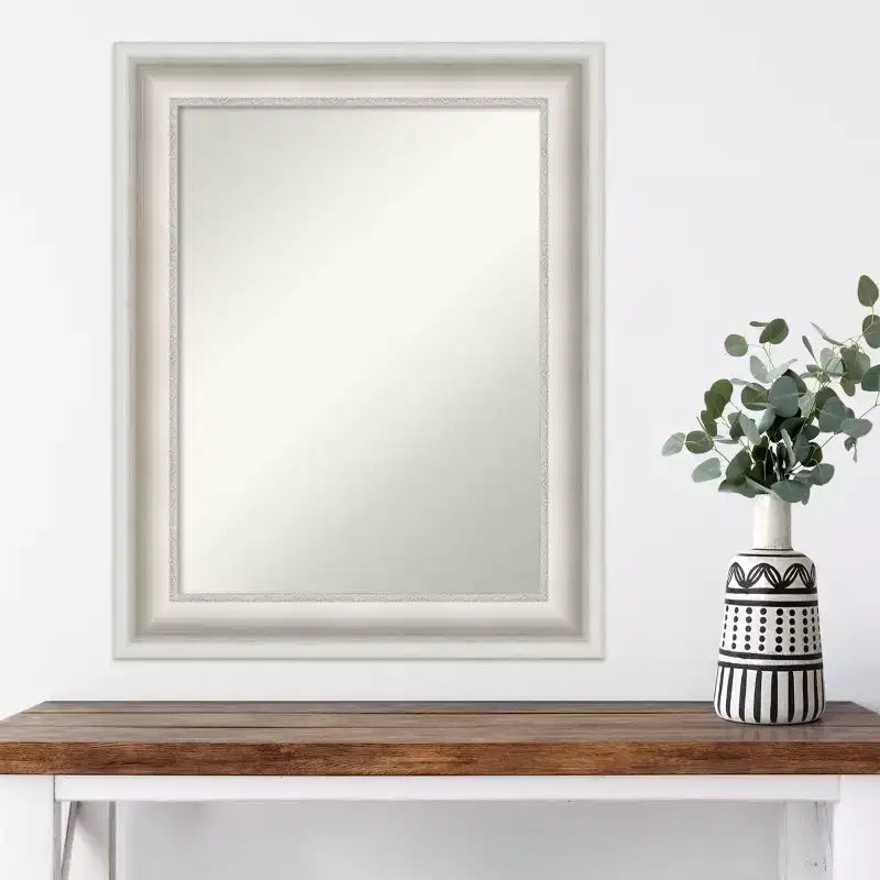 Miroir mural encadré – Cadre blanc orné, 24 x 30 pouces