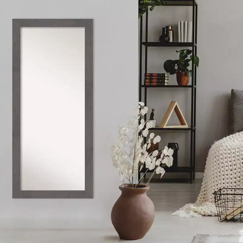 Miroir sur pied avec cadre gris façon bois