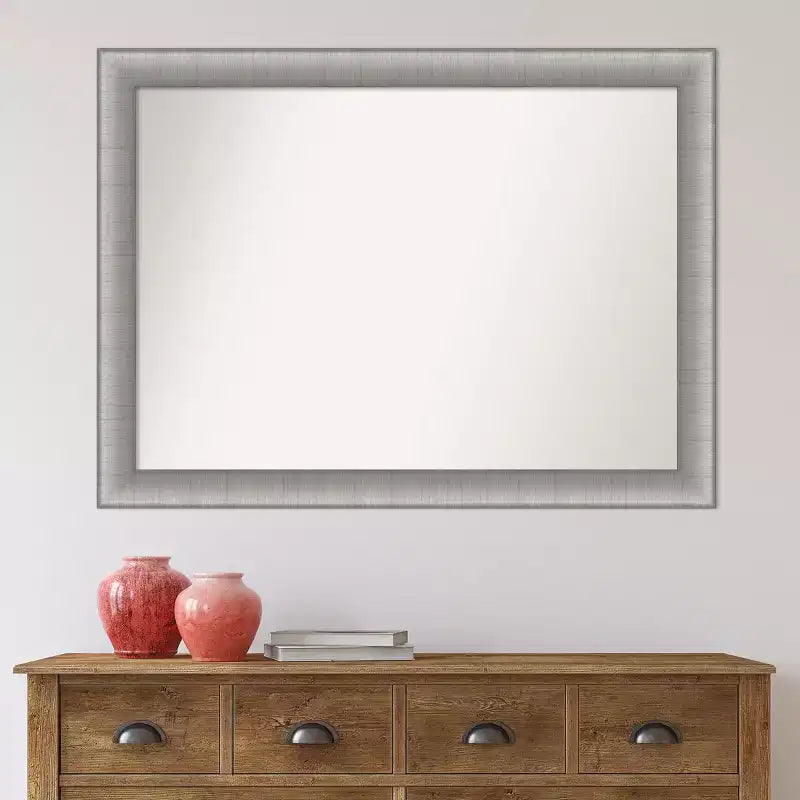 Miroir mural rectangulaire de 42,75" x 31,75" avec cadre en étain brossé