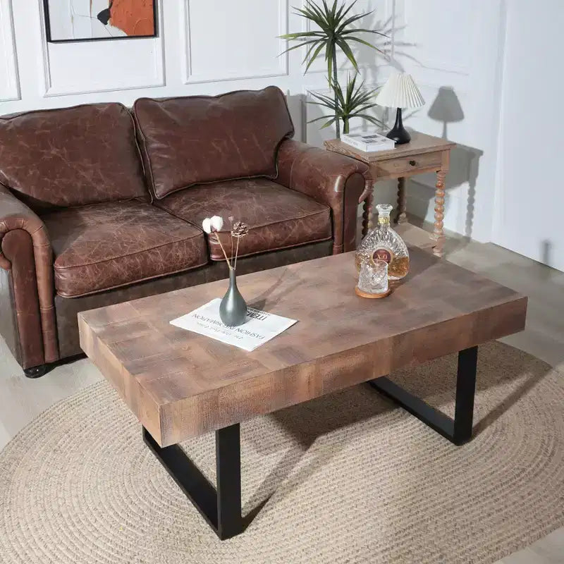 Table basse industrielle en bois avec pieds en métal