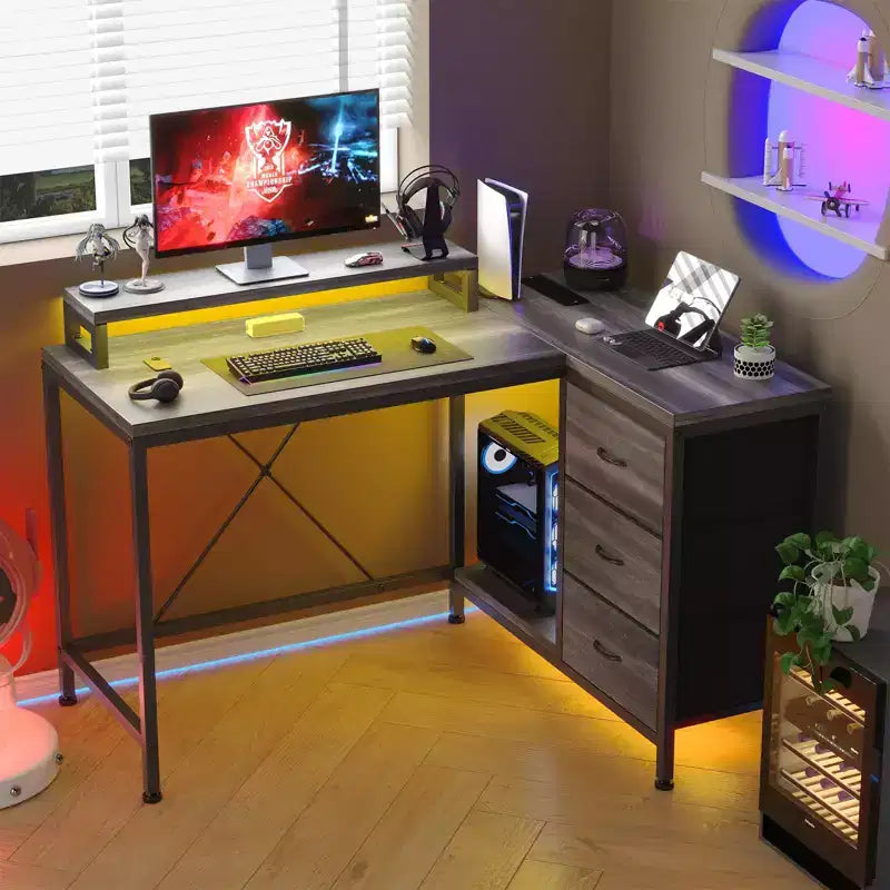 Bureau d'angle en L avec éclairage RVB, prises électriques, tiroirs et étagères