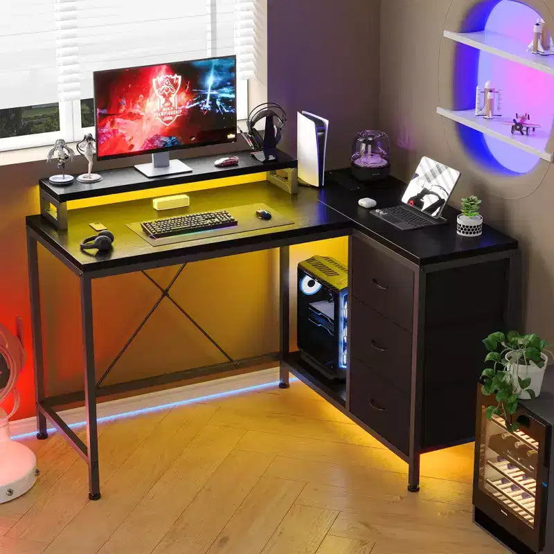 Bureau d'angle en L avec éclairage RVB, prises électriques, tiroirs et étagères