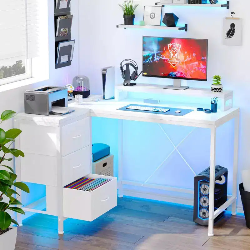 Bureau d'angle en L avec éclairage RVB, prises électriques, tiroirs et étagères