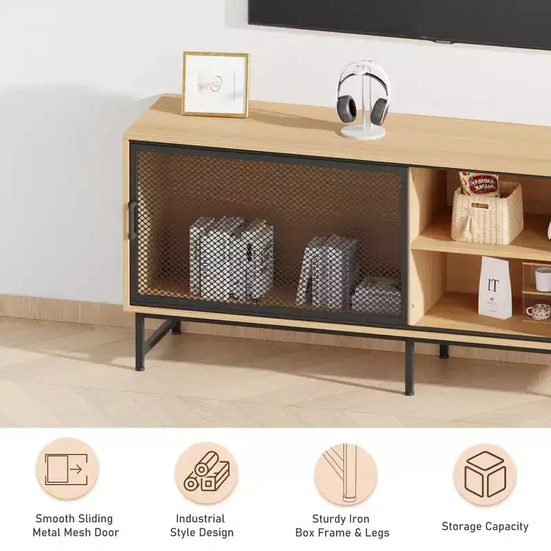 Meuble TV industriel avec portes coulissantes grillagées et étagères en bois