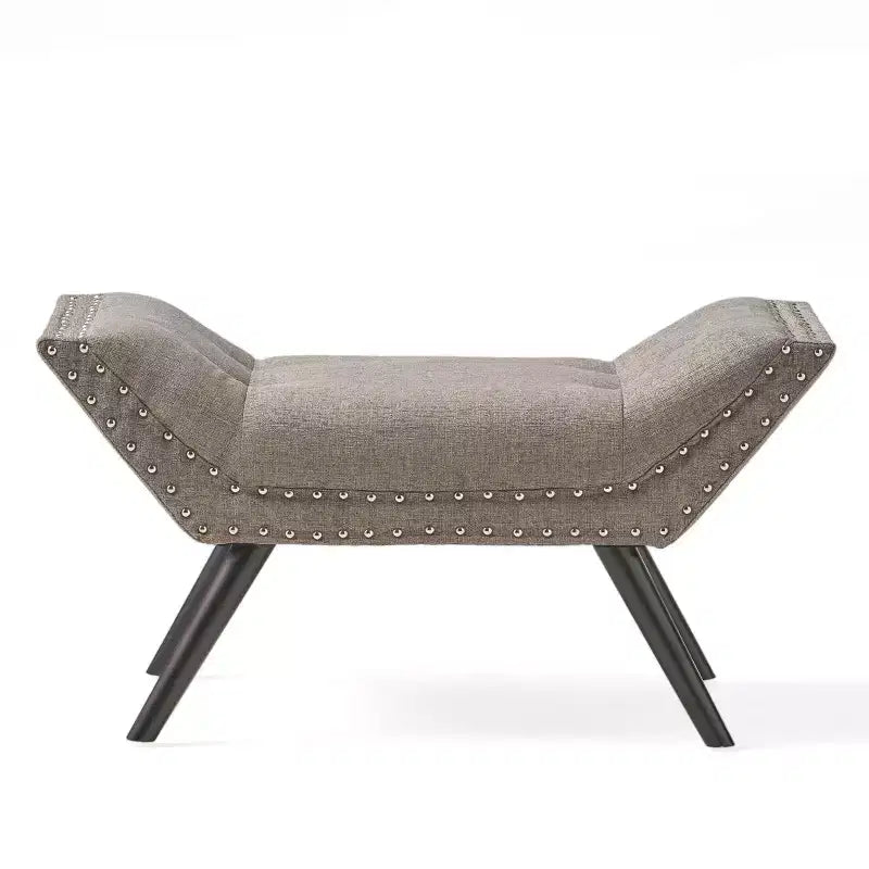 Banc ottoman capitonné vintage de 35,5 po – Pieds en bois de bouleau, garniture cloutée, gris