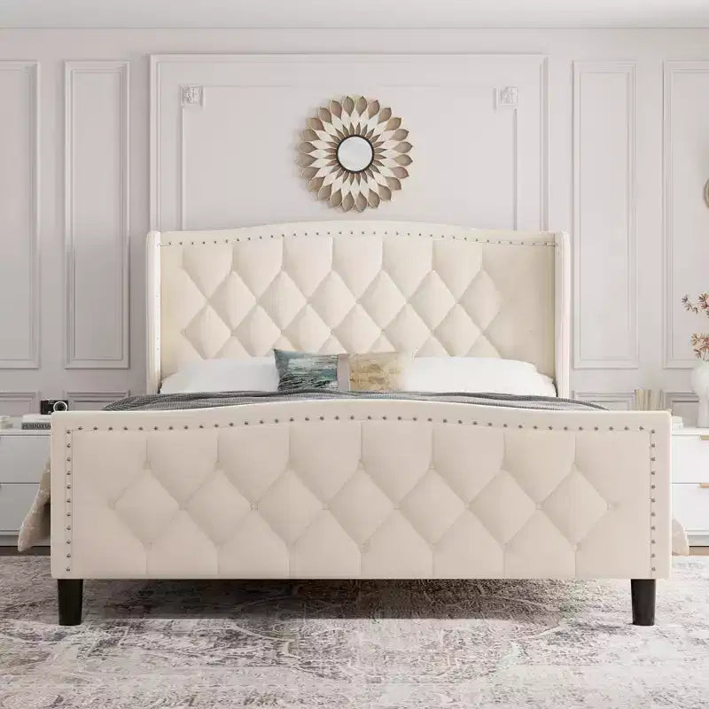 Lit plateforme tapissé de velours – Grand lit avec tête de lit capitonnée ailée